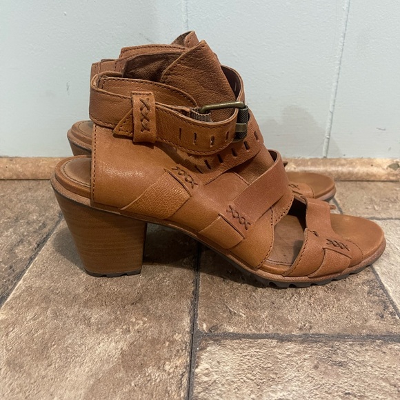 Sorel Nadia - Picture 2 of 6